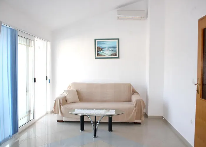 Apartman Cosy In Rogoznicko With Parking Zecevo