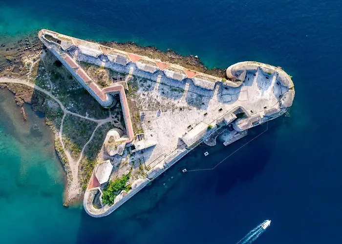 Apartman Cosy In Rogoznicko With Parking